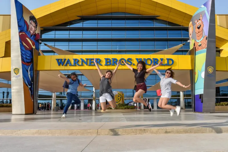 Full Day Abu Dhabi Tour and Visit to Warner Bros. World